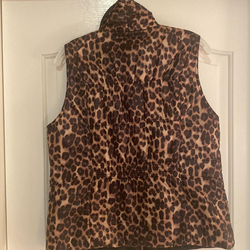 Chicos Leopard Vest w/ front pockets and zipper. Back elastic fur fit. Adorable - Picture 6 of 7